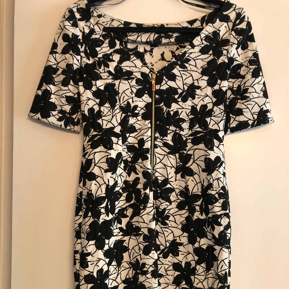 Dress - Picture 4 of 4